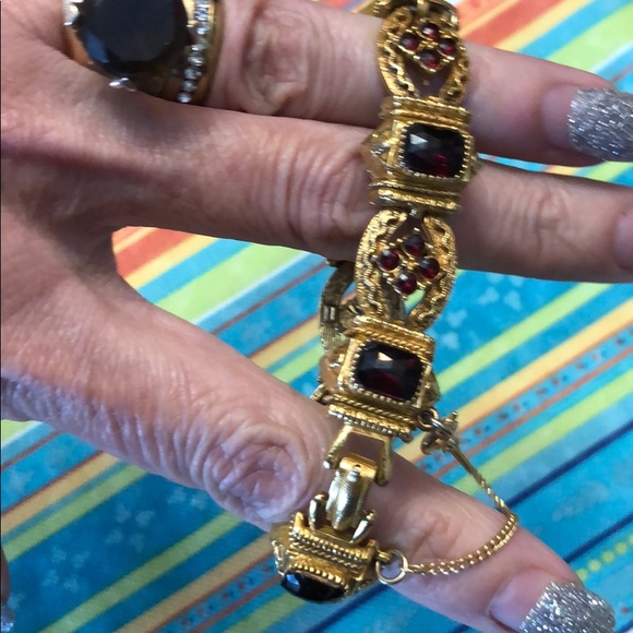 🌺Victorian Gold Toned Bracelet🌺 - Picture 2 of 6